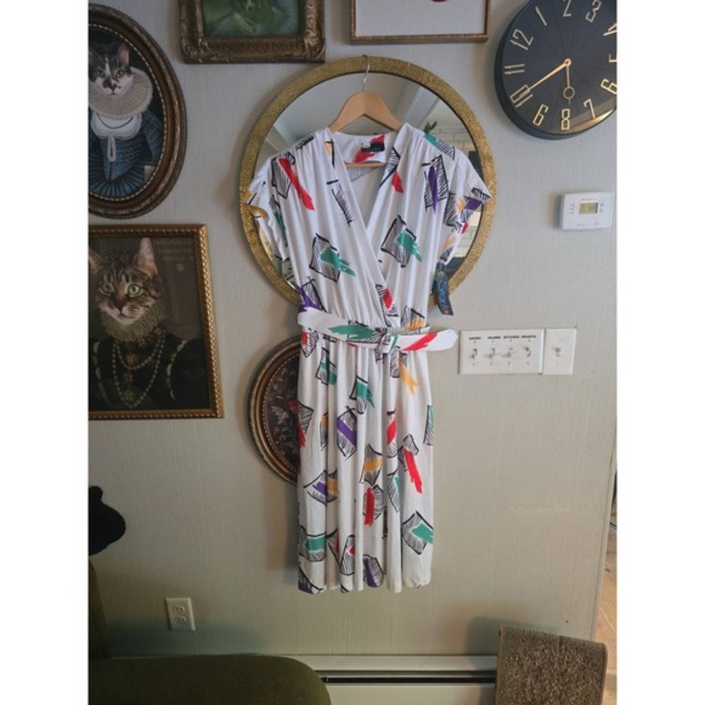 Vintage Starlo brand belted dress white woth bright Aztec like print size 13/14